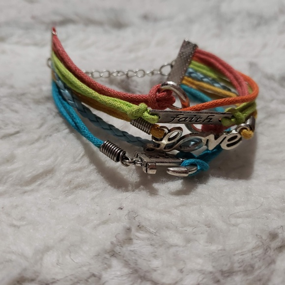 Beautiful love and faith bracelet. - Picture 3 of 3